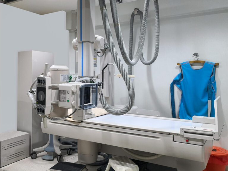 Minimally invasive vascular procedure in outpatient setting